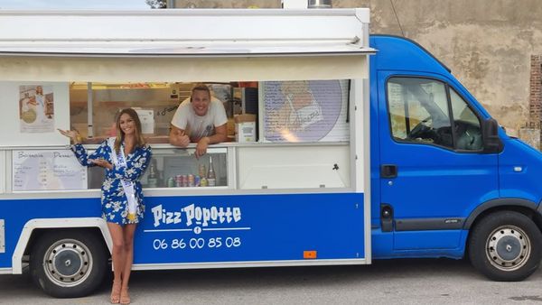 Le camion Pizz'Popotte ouvert en journée